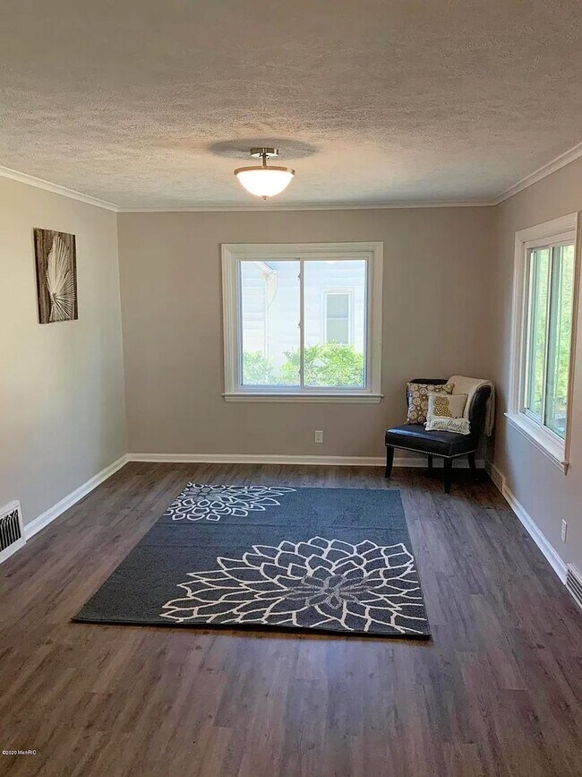 Foto del edificio - 3 Bedroom Home On Holland's North Side