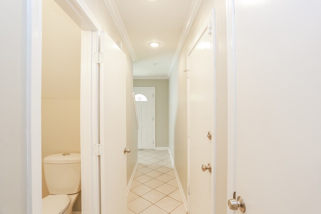 Building Photo - Beautiful 3 Bedroom 2.5 Bath home to lease