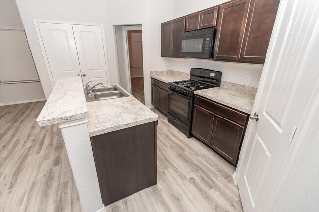 Building Photo - 2765 Madison Ct