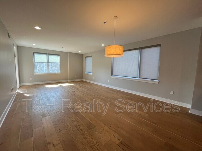 Foto del edificio - 622 E 10th St