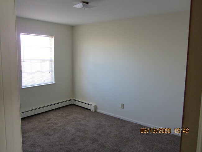 Building Photo - 467 S Summit St