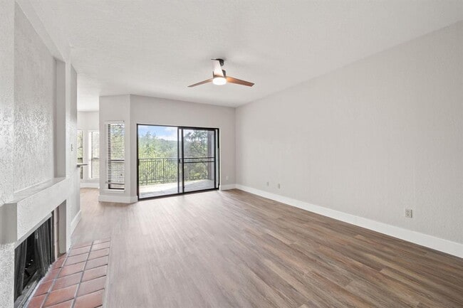 Building Photo - 4711 Spicewood Springs Rd