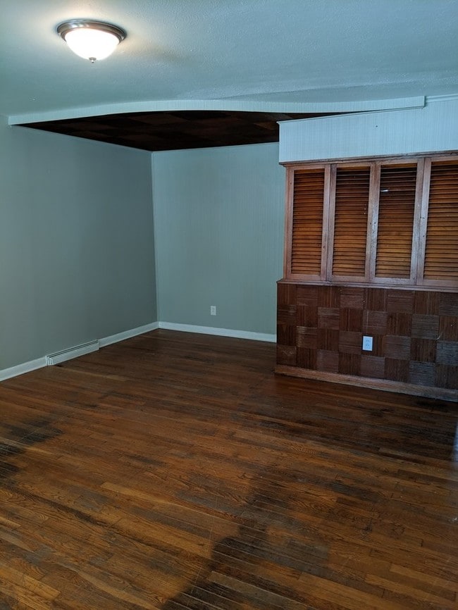 Building Photo - 3 BEDROOM 1.5 BATH---MOLINE ACRES