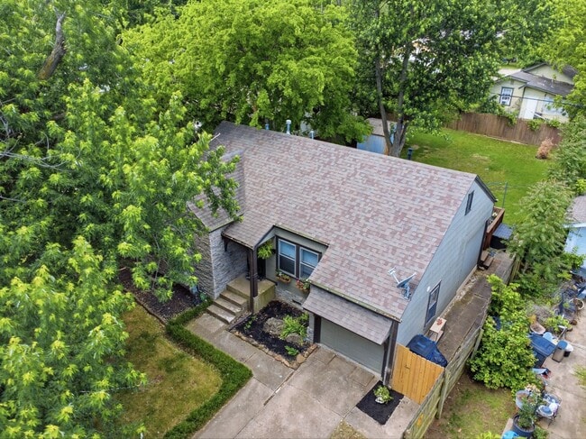 Building Photo - Charming 2-Bedroom, 1-Bath Home in Midtown