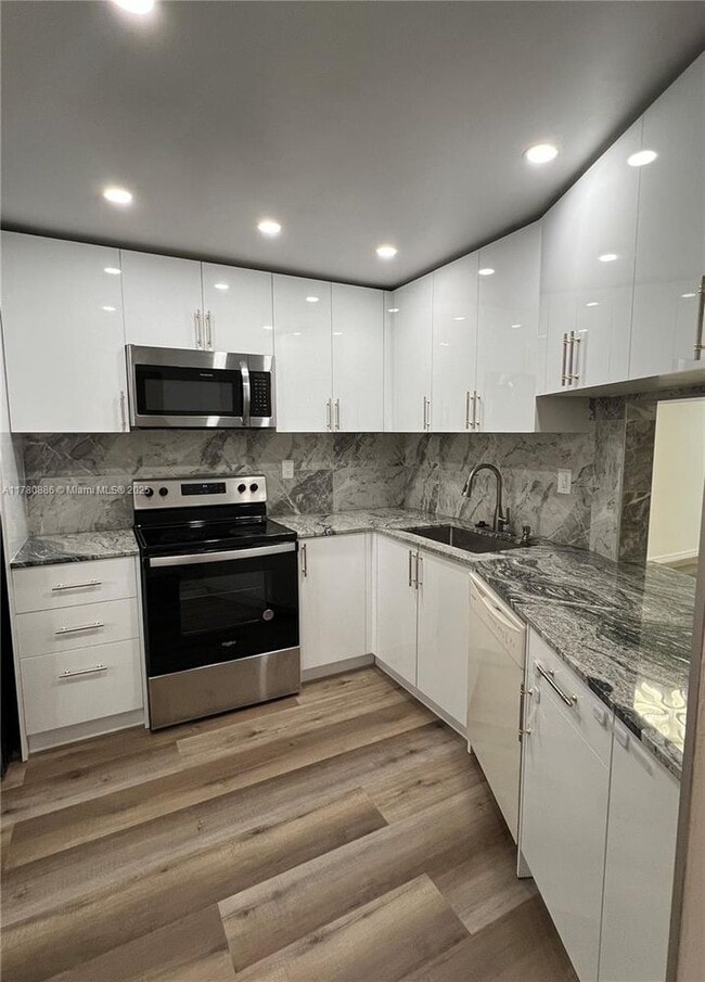 Foto del edificio - 1750 NE 191st St