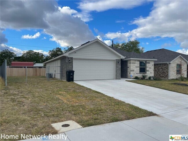 Building Photo - 1417 E Jasper Dr