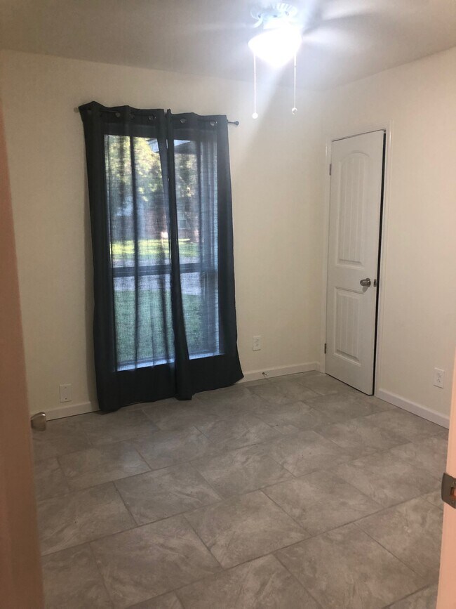 Dormitorio número 2 - 9207 Cliff Way St