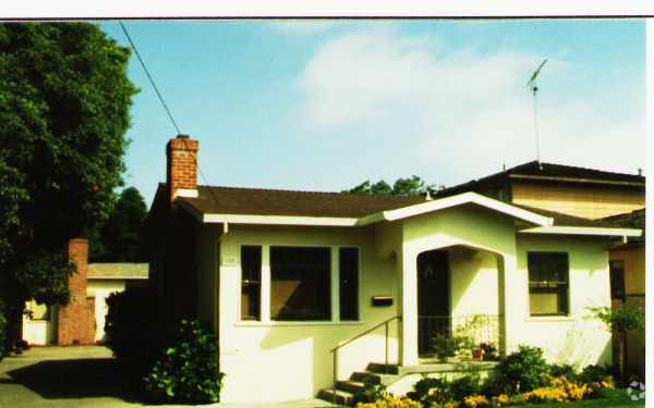 Primary Photo - 102-104 Hobart Ave
