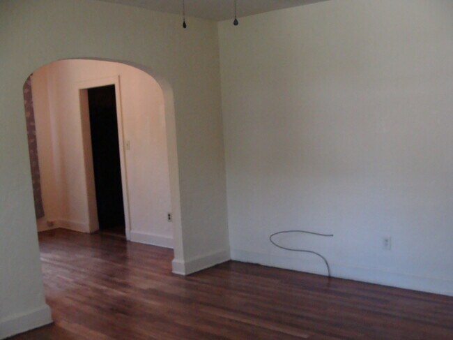 Building Photo - 721 NW 9th Ave
