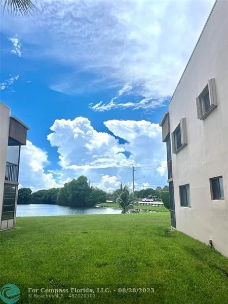 Foto del edificio - 9920 NW 68th Pl