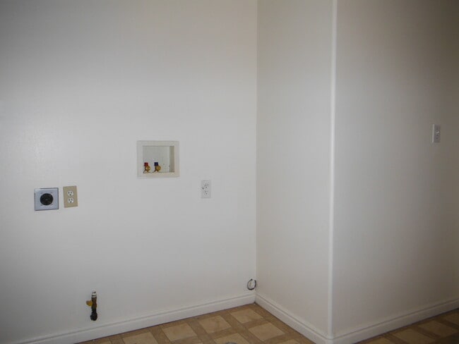 Building Photo - 458 W 1600 N