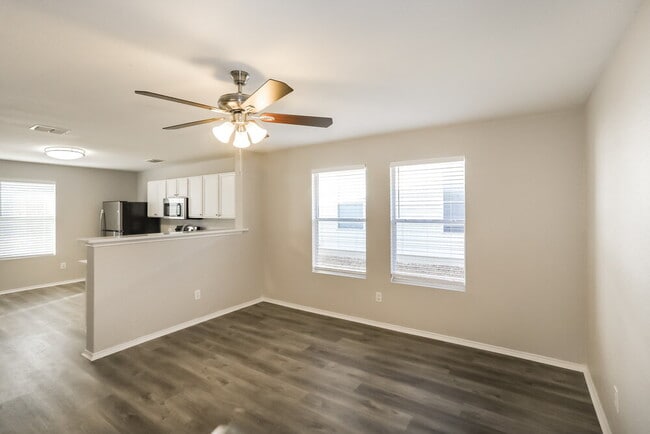 Building Photo - 845 Santa Rosa Dr