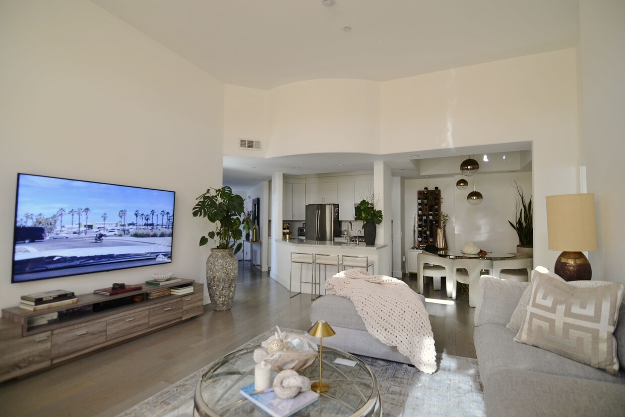 Foto principal - 5703 Laurel Canyon Blvd