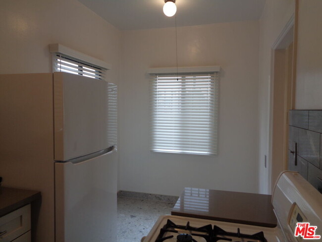 Building Photo - 1266 S Citrus Ave