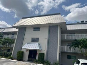 Building Photo - 2960 Riverside Dr