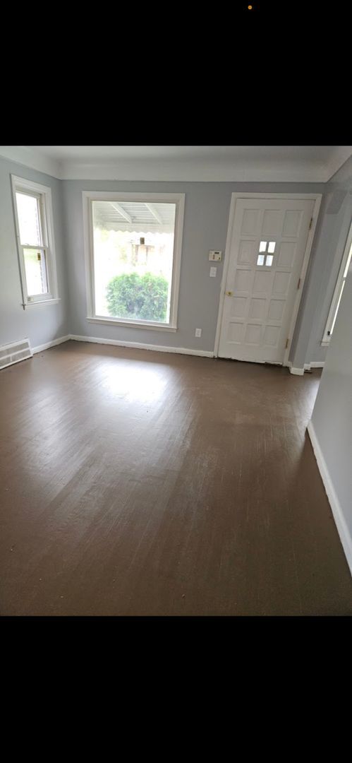 Building Photo - 3 bedroom, 1.5 Bath! Must See! Detroit's E...
