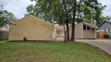 Building Photo - 10022 Windriver Dr
