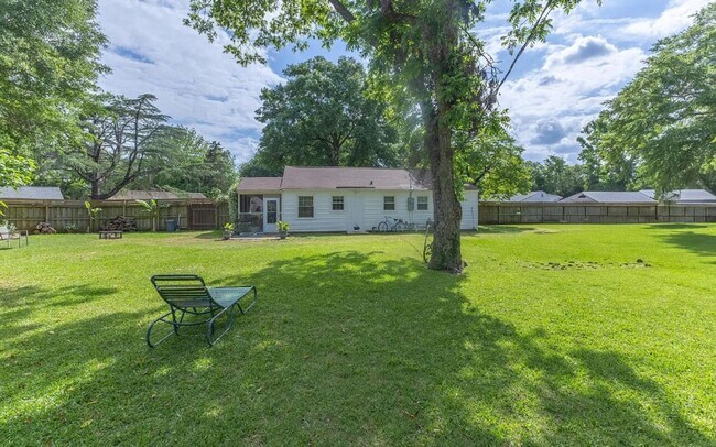 Foto del edificio - 104 Sharyn Ln