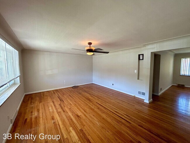 Building Photo - 3 br, 1.5 bath House - 5551 Sunnywoods Ln.