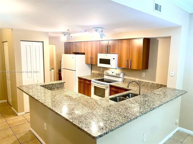 Foto del edificio - 5900 W Sample Rd