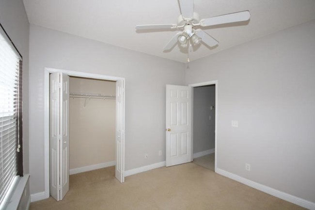 Building Photo - 203 Vinings Way