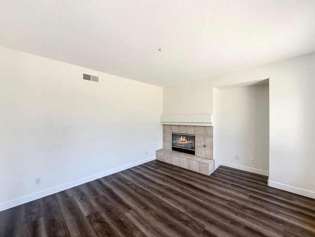 Building Photo - Beautiful 4B/3BA home in Vista for Rent!