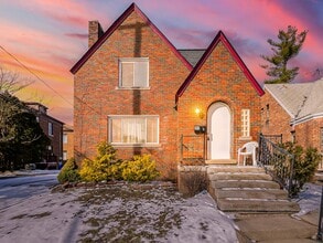 Building Photo - 11-13 Mohawk Rd