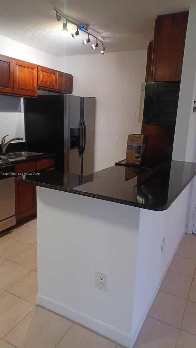 Foto del edificio - 809 NE 199th St