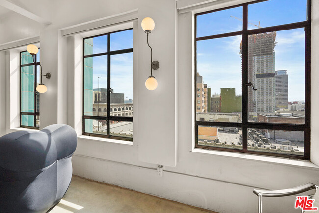 Building Photo - 849 S Broadway
