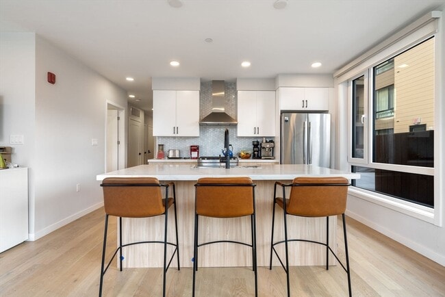 Building Photo - 457 W Broadway