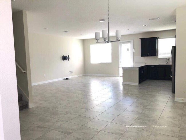 Building Photo - 3 Beds 2/1 Baths Townhouse for Rent in Sto...