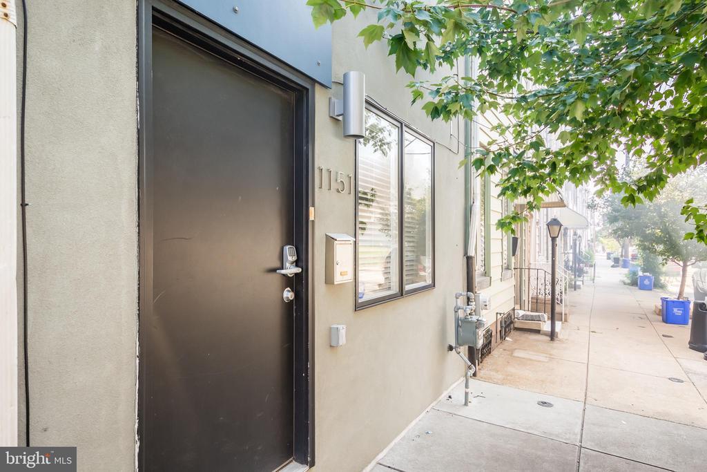 Primary Photo - 1151 N Hancock St