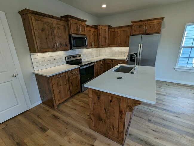 Building Photo - 141 S Bluff Ave