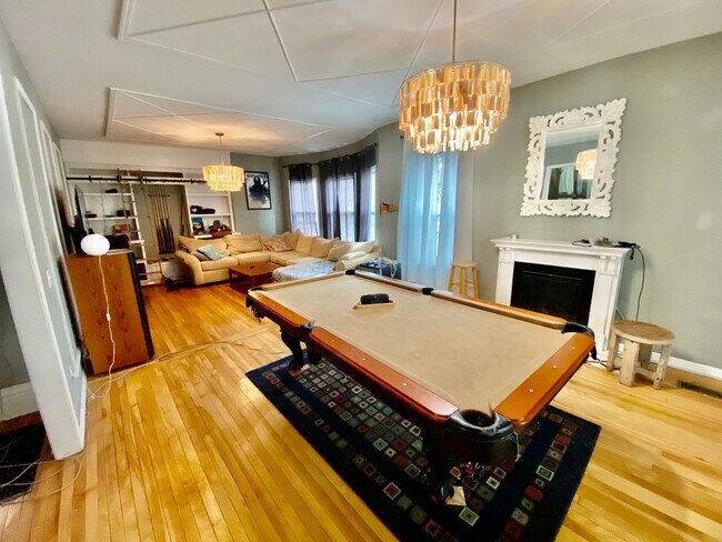 Building Photo - Amazing 5BD/3BA House in Uptown! New kitch...
