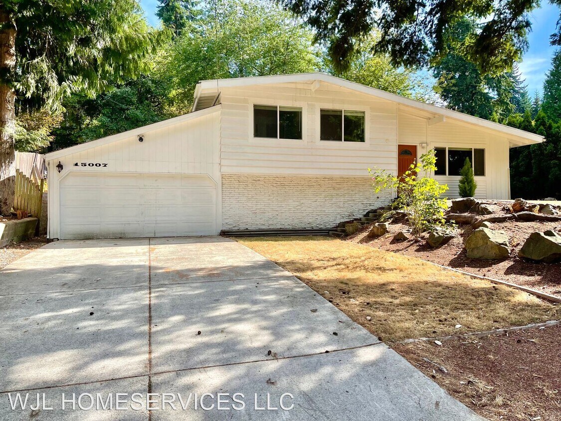 Primary Photo - 4 br, 2 bath House - 15007 SE 44th PL