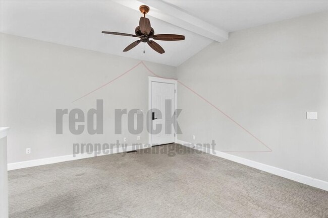 Foto del edificio - 10144 N Pines Rd