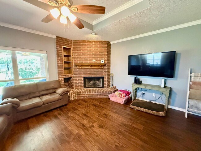 Building Photo - 232 Crescent Dr