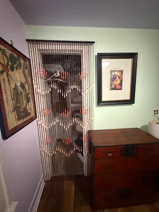 armario - 4604 N Park Ave