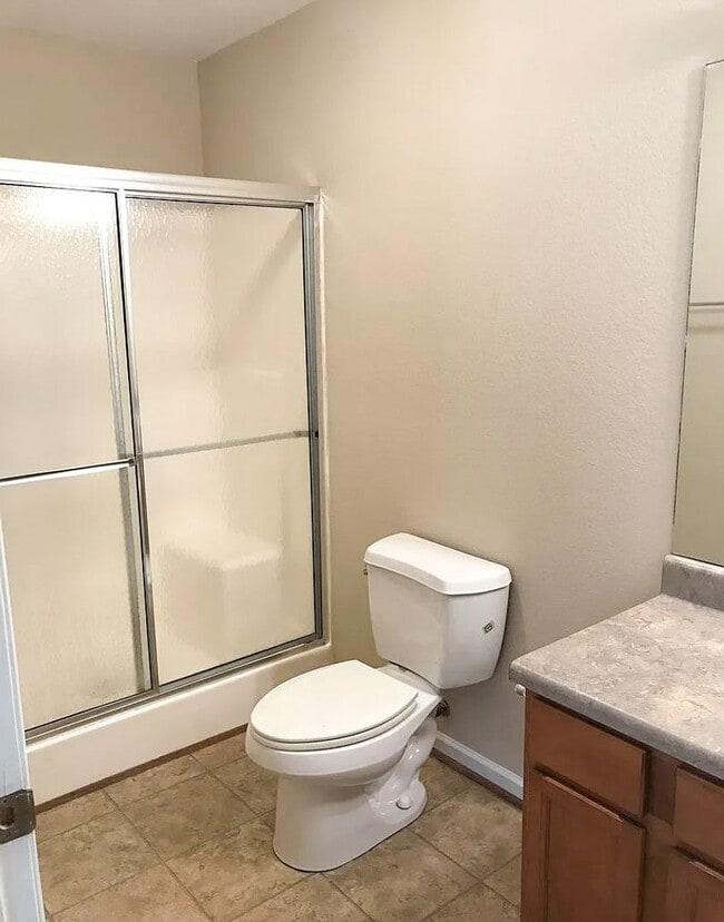 Building Photo - 700 Gardner Dr SE