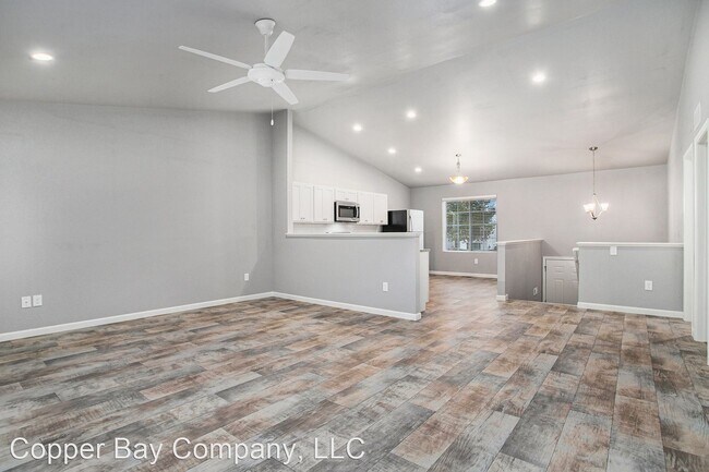 Building Photo - 4 br, 2 bath House - 17485 Silver Maple St...