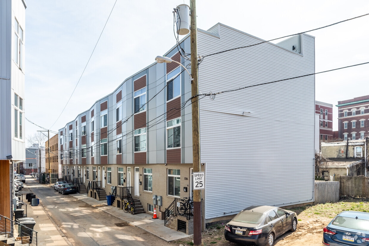 Building Photo - 1718-1736 Ingersoll St