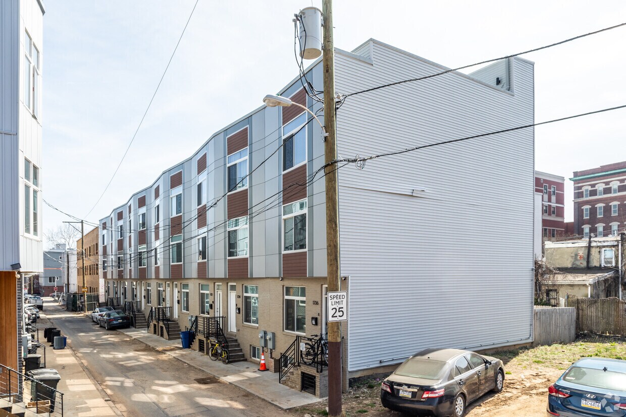 Foto del edificio - 1718-1736 Ingersoll St
