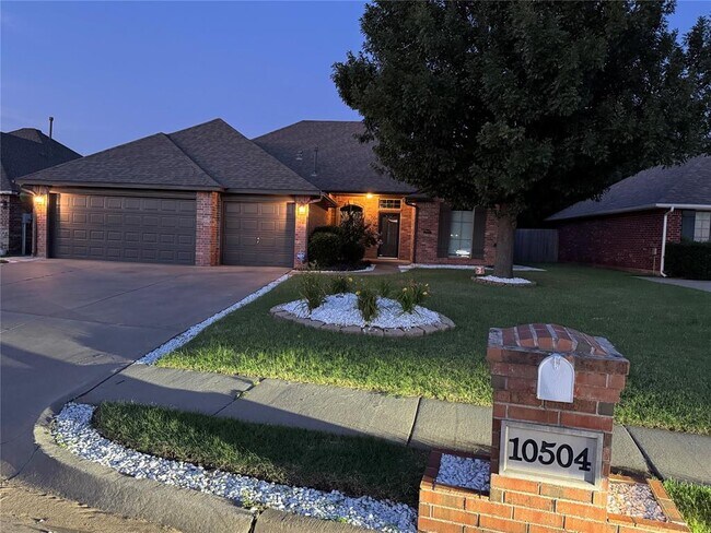 Foto del edificio - 10504 Walnut Hollow Dr
