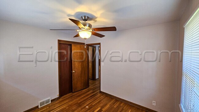 Building Photo - 1130 Longview Dr