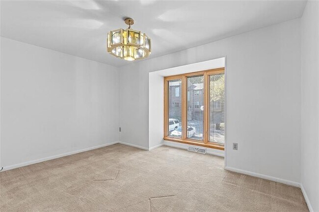 Building Photo - 391 Hemlock Ct