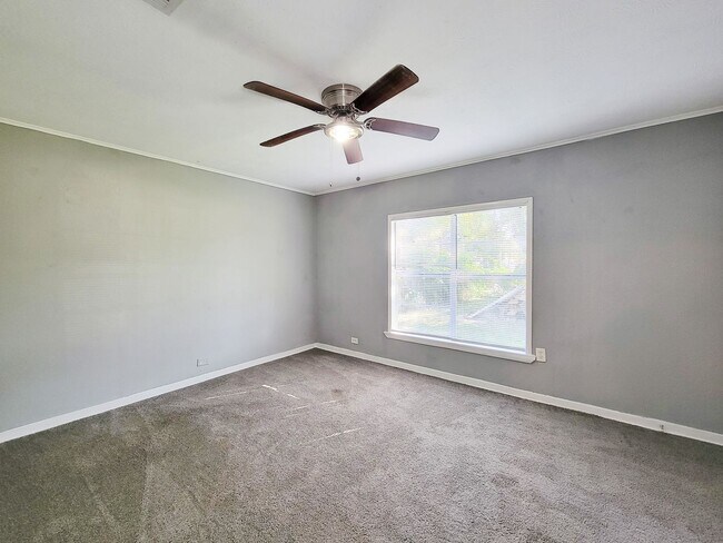 Foto del edificio - RECENTLY REMODELED HOME IN LA MARQUE