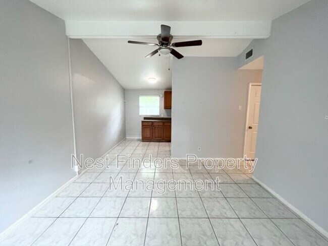 Building Photo - 11927 Dowling Ln