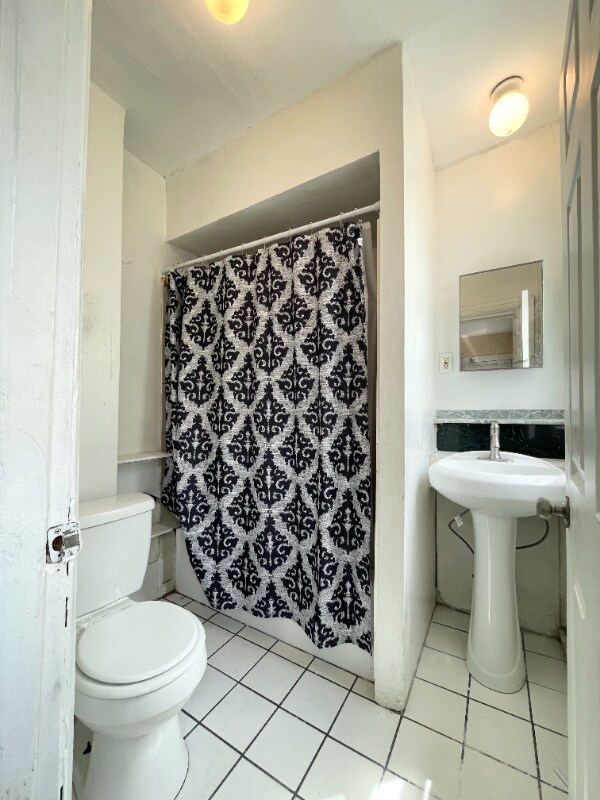 86 Florence St Unit 2, Providence, RI 02909 Room for Rent in