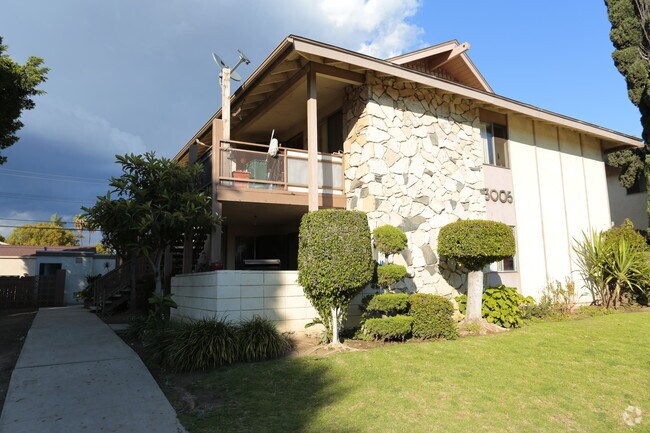 Primary Photo - 3005-3011 Pearl Dr