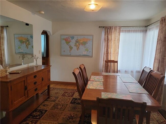 Building Photo - 302 South Dr